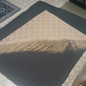Large Tan Lace Shawl 100% Pokyester Made In Japan
